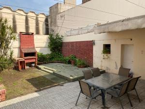 a patio with a table and chairs next to a building at Casa para 6 a 5 cuadras del centro in Chumillo