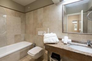 Koupelna v ubytování Hotel Embassy
