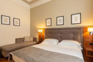 Postel nebo postele na pokoji v ubytování Hotel Embassy