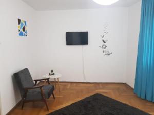 Μια τηλεόραση ή/και κέντρο ψυχαγωγίας στο Apartament Azur