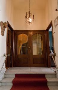 The facade or entrance of B&B The Baron
