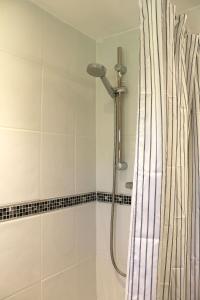 Et badeværelse på Modern Country Cottage Stay