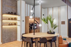 Kuchyň nebo kuchyňský kout v ubytování B&B HOTEL Alicante
