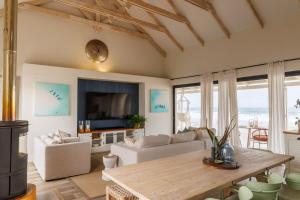 TV a/nebo společenská místnost v ubytování Surfside Swakopmund