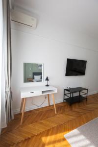 TV a/nebo společenská místnost v ubytování High Note Suites