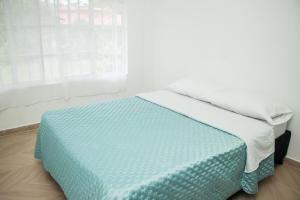 Postel nebo postele na pokoji v ubytování Villa Alfonso + 36 fotografií