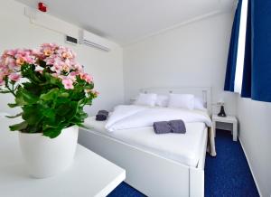 Postel nebo postele na pokoji v ubytování Zama Hotel