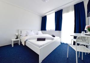 Postel nebo postele na pokoji v ubytování Zama Hotel