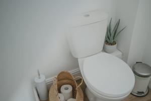 Koupelna v ubytování Lovely 2 Bedroom Cottage In The Heart Of Adderbury