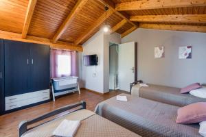 Postel nebo postele na pokoji v ubytování Elia studios + 37 fotografií