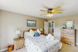 a bedroom with a bed and a ceiling fan at Wet Feet Retreat in Moneta