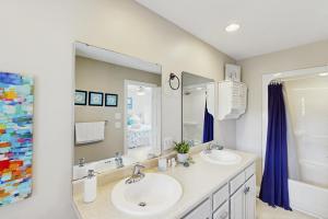 a bathroom with two sinks and a large mirror at Wet Feet Retreat in Moneta +25 photos