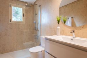 a bathroom with a sink and a shower and a toilet at Paz y Mar, Santa Ponsa in Santa Ponsa +45 photos