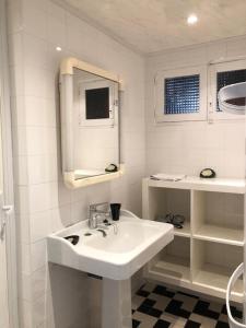 Et badeværelse på Appartement Coutain face Mer