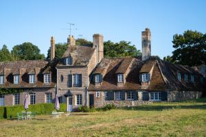 an old stone house with chimneys on a field at Le Cap Hornu in Saint-Valéry-sur-Somme