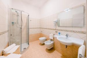 Kamar mandi di Villa San Lorenzo