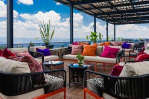 Χώρος καθιστικού στο The Pinnacle Kigali