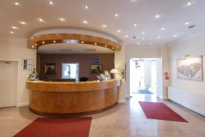 a lobby with a reception desk in a building at Hotel Erbprinz & Restaurant "Prinzenstube" in Ludwigslust