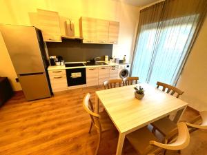 a kitchen with a table with chairs and a refrigerator at Inn Rhome 71 in Rome