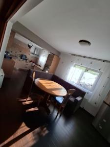 Kuchyň nebo kuchyňský kout v ubytování Casa de vacanta Isabelle
