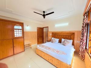 Voodi või voodid majutusasutuse New Suraj Inn - Nestled near Hidimba Temple ! Rooftop Cafe With Hampta View ! Private Parking toas