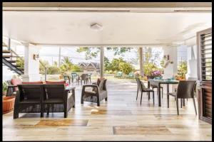a dining room with a table and chairs at Silver Sands Sea Lili in Silver Sands