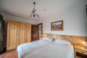 Postel nebo postele na pokoji v ubytování Hotel Panda Cortina- ricarica auto elettriche