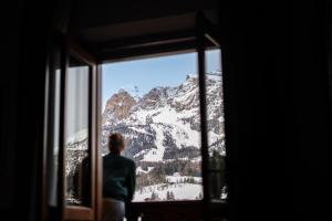 Nespecifikovaný výhled na hory nebo výhled na hory při pohledu z hotelu