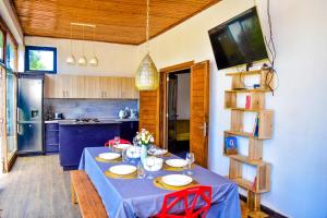 Køkken eller tekøkken på NEW - Maison Lisy - 10 min walk to beach + 26 billeder