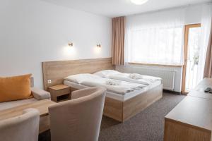 A bed or beds in a room at Hotel Toliar