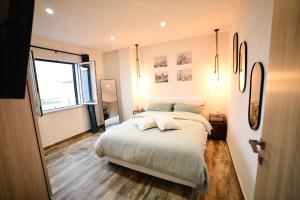 Postel nebo postele na pokoji v ubytování Isula SeaView Apartments