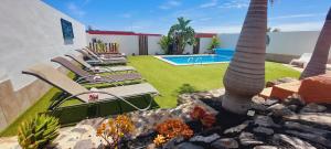 The swimming pool at or close to Villa Del Corazon Salinas Golf