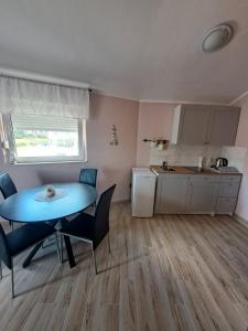 Кухня или мини-кухня в Apartment 4D
 +11 фотографий