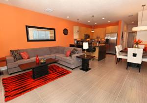 Ruang duduk di 17413 Luxury Pool Villa Serenity Haven, 3BR, Balcony