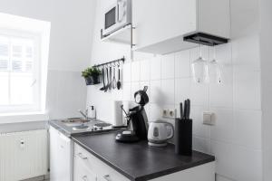 Nhà bếp/bếp nhỏ tại SchaeBu! Apartment 4 Zentral Am Altmarkt