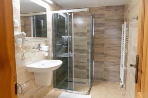 A bathroom at Hotel Toliar