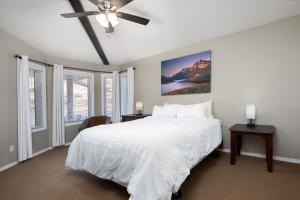 Ένα ή περισσότερα κρεβάτια σε δωμάτιο στο Paradise Canyon Golf Resort - Signature Condo 380