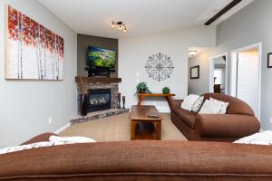 Μια τηλεόραση ή/και κέντρο ψυχαγωγίας στο Paradise Canyon Golf Resort - Signature Condo 380