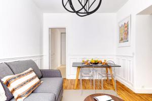 Posezení v ubytování Eiffel Tower & Seine - 1BR - Paris Vacation Rentals