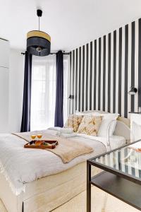 Posezení v ubytování Eiffel Tower & Seine - 1BR - Paris Vacation Rentals