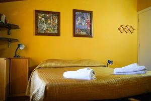 En eller flere senge i et værelse på Villa Batú