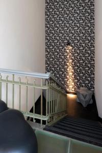 a staircase with a black and white patterned wall at B&B Suites FEEK in Antwerp