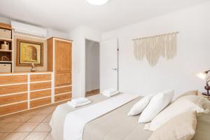 A bed or beds in a room at Villa Ingrid