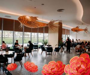 a restaurant with tables and chairs and people sitting at tables at Bai Dai Cam Ranh Apartment in Cam Ranh International Airport