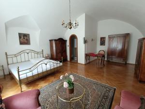 Letto o letti in una camera di Hotel Gasthof Kohlmayr