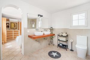 A bathroom at Villa Ingrid