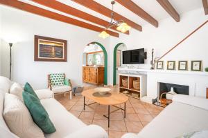 A television and/or entertainment centre at Villa Ingrid