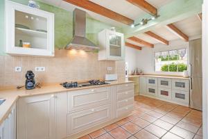 A kitchen or kitchenette at Villa Ingrid