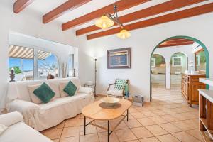 A seating area at Villa Ingrid
