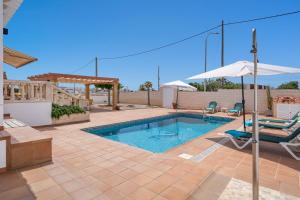 The swimming pool at or close to Villa Ingrid